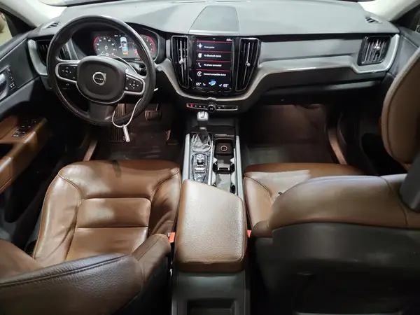 LYVA22RK9JB073399 2018 VOLVO XC60 - Image 8