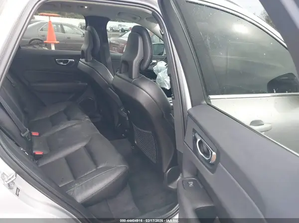 LYVA22RKXJB110315 2018 VOLVO XC60 - Image 8