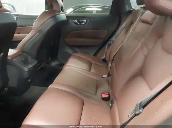 LYVA22RKXKB293040 2019 VOLVO XC60 - Image 8