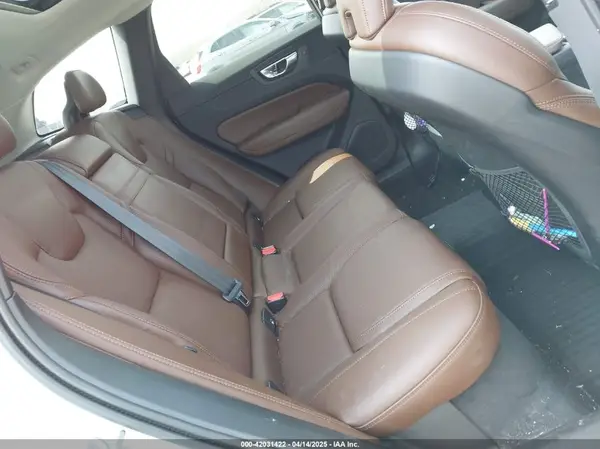 LYVA22RL0KB243112 2019 VOLVO XC60 - Image 8