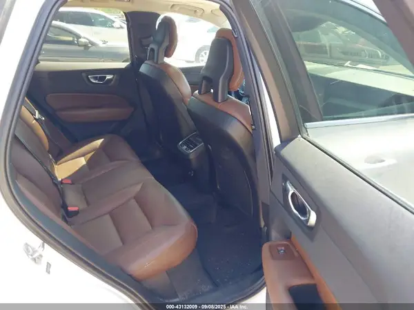 LYVA22RL1JB121857 2018 VOLVO XC60 - Image 8
