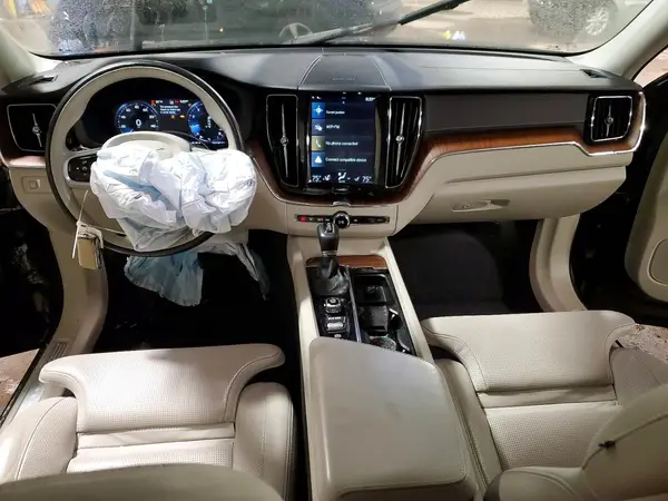 LYVA22RL1KB235794 2019 VOLVO XC60 - Image 8