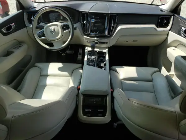 LYVA22RL3JB082513 2018 VOLVO XC60 - Image 8
