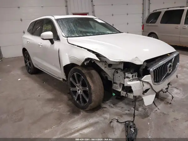 LYVA22RL4KB335663 2019 VOLVO XC60 - Image 1