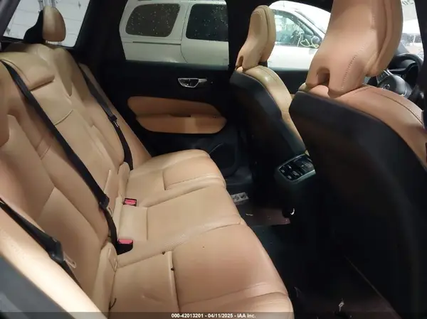 LYVA22RL4KB335663 2019 VOLVO XC60 - Image 8