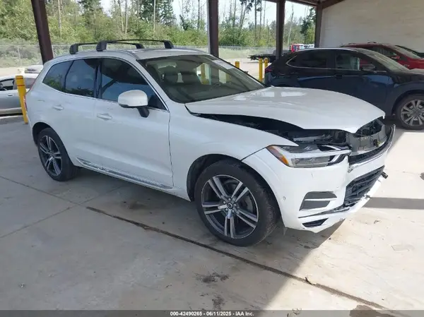 LYVA22RL5JB077717 2018 VOLVO XC60 - Image 1