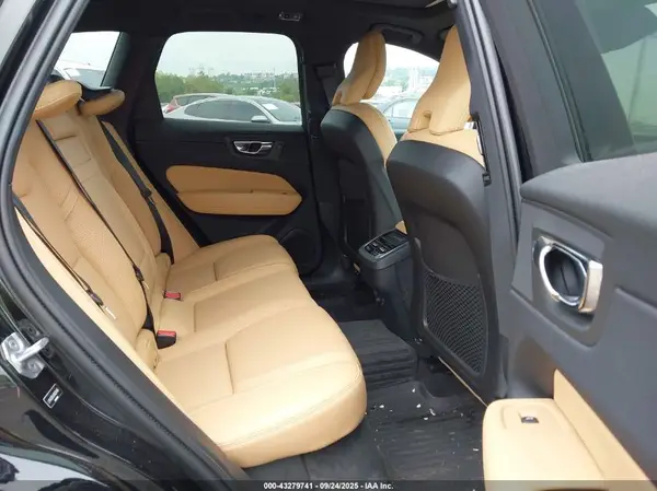 LYVA22RL6KB234186 2019 VOLVO XC60 - Image 8