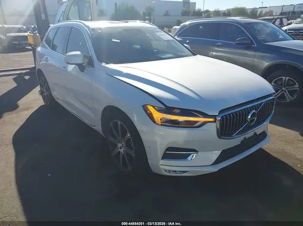 LYVA22RL7JB073734 2018 VOLVO XC60 - Image 1
