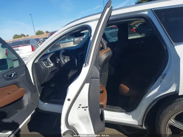 LYVA22RL7JB073734 2018 VOLVO XC60 - Image 8