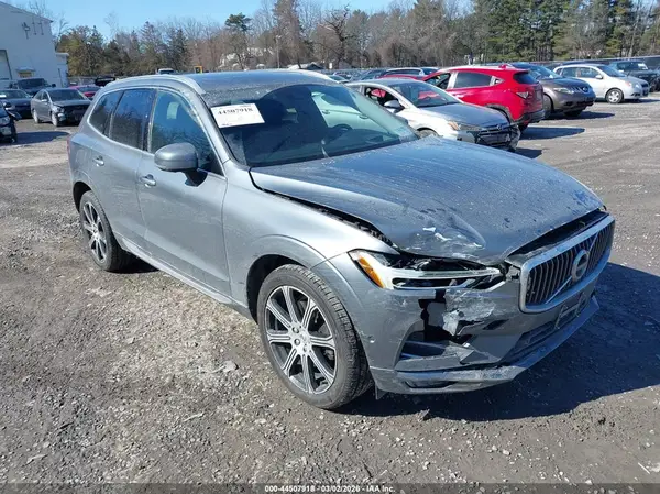 LYVA22RL7JB083132 2018 VOLVO XC60 - Image 1