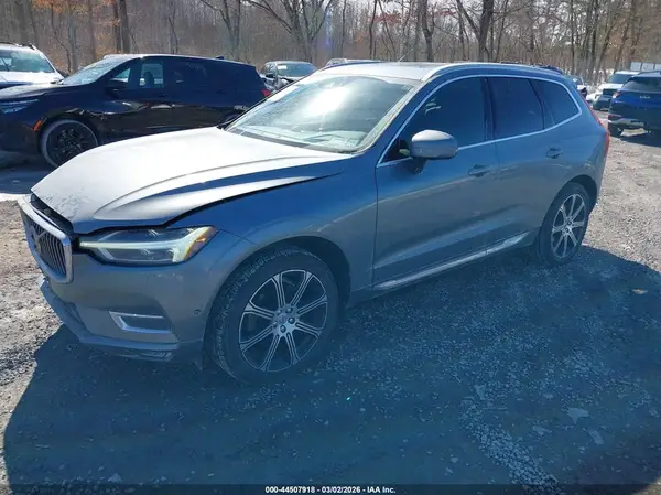 LYVA22RL7JB083132 2018 VOLVO XC60 - Image 2