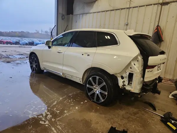 LYVA22RL7JB105727 2018 VOLVO XC60 - Image 2