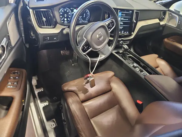 LYVA22RL7JB105727 2018 VOLVO XC60 - Image 8