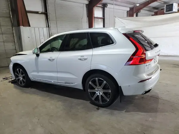 LYVA22RL9JB113229 2018 VOLVO XC60 - Image 2