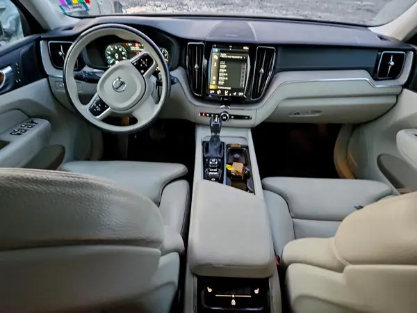 LYVA22RL9KB211291 2019 VOLVO XC60 - Image 8