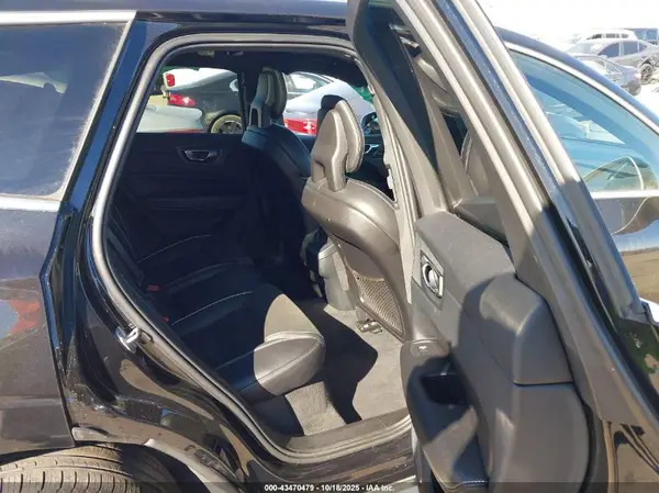 LYVA22RM1JB106395 2018 VOLVO XC60 - Image 8