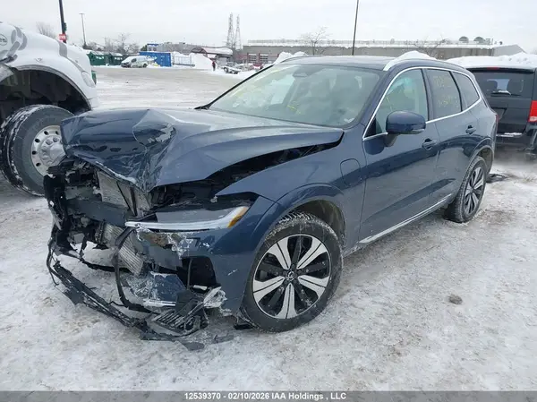 LYVH60DVXPB327963 2023 VOLVO XC60 - Image 2