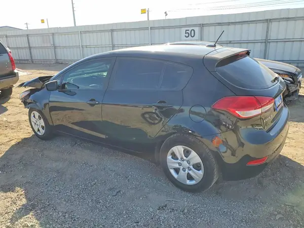 NAFK5A87H5683414 2017 KIA FORTE - Image 2