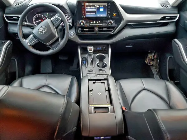 NJ2417E 2022 TOYOTA HIGHLANDER - Image 8