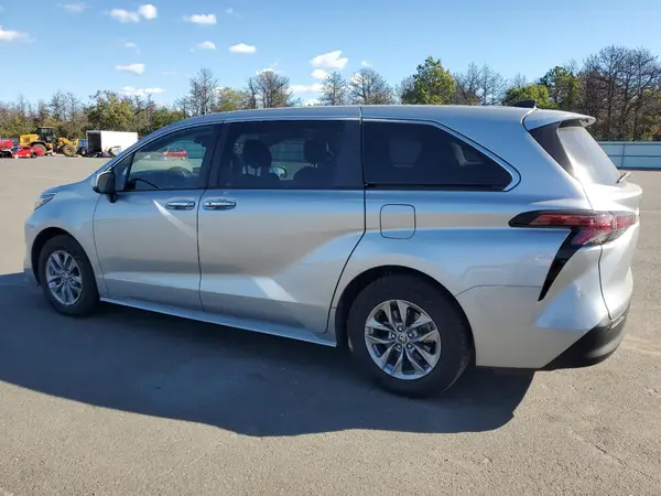 NY77577 2022 TOYOTA SIENNA - Image 2