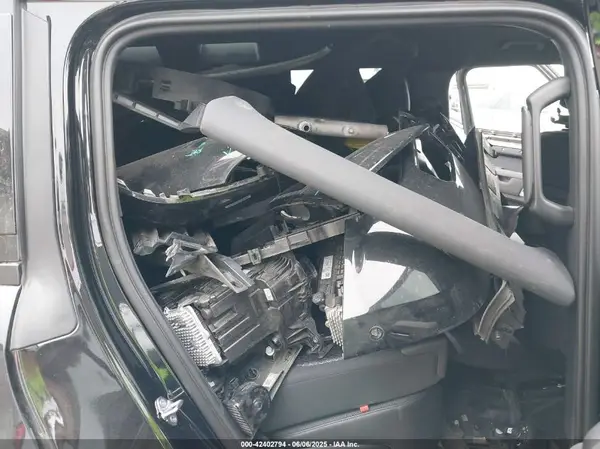 SALE2EEU9P2170194 2023 LAND ROVER DEFENDER - Image 8
