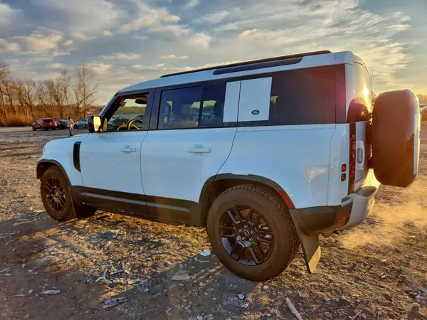 SALEJ7EU3R2353642 2024 LAND ROVER DEFENDER - Image 2