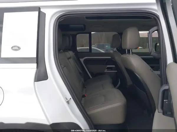 SALEJ7EX6P2107465 2023 LAND ROVER DEFENDER - Image 8