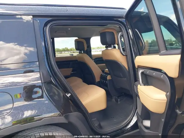 SALEJ7EX6S2396663 2025 LAND ROVER DEFENDER - Image 8
