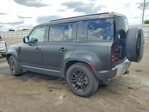 SALEJ7EX9R2284465 2024 LAND ROVER DEFENDER - Image 2