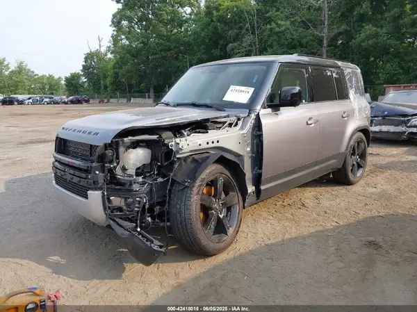 SALEJEEU8R2297489 2024 LAND ROVER DEFENDER - Image 2