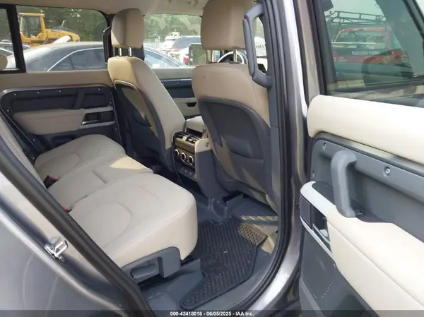 SALEJEEU8R2297489 2024 LAND ROVER DEFENDER - Image 8