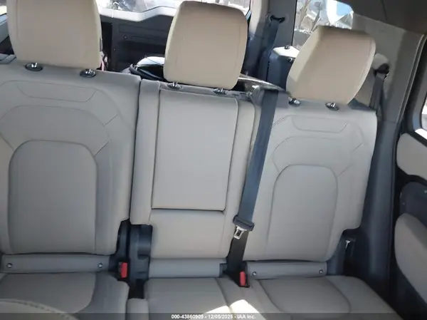 SALEPFEUXP2240969 2023 LAND ROVER DEFENDER - Image 8