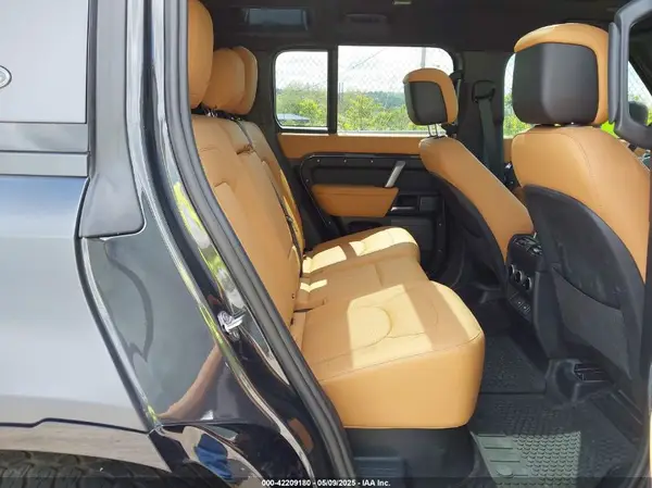 SALEWEEE4R2246274 2024 LAND ROVER DEFENDER - Image 8