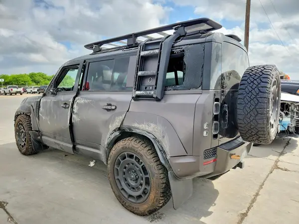SALEZEE90S2435309 2025 LAND ROVER DEFENDER - Image 2