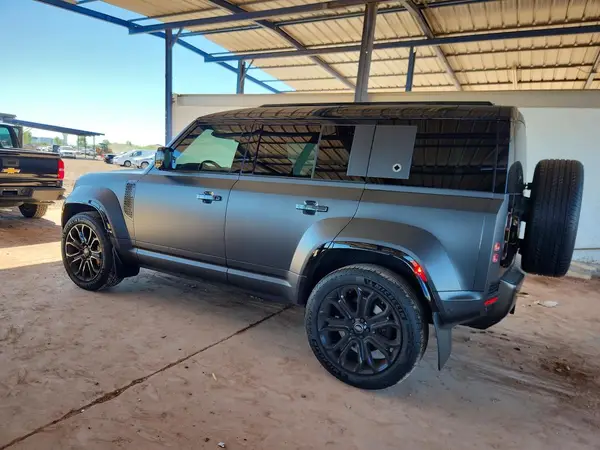 SALEZEE91S2459277 2025 LAND ROVER DEFENDER - Image 2