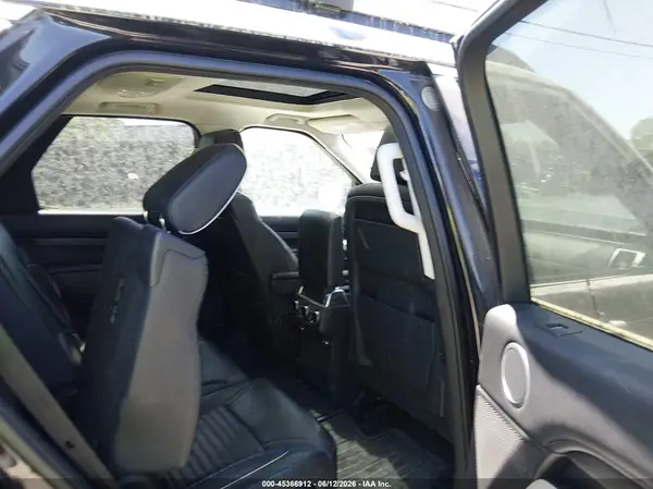 SALRHBBVXHA025832 2017 LAND ROVER DISCOVERY - Image 8