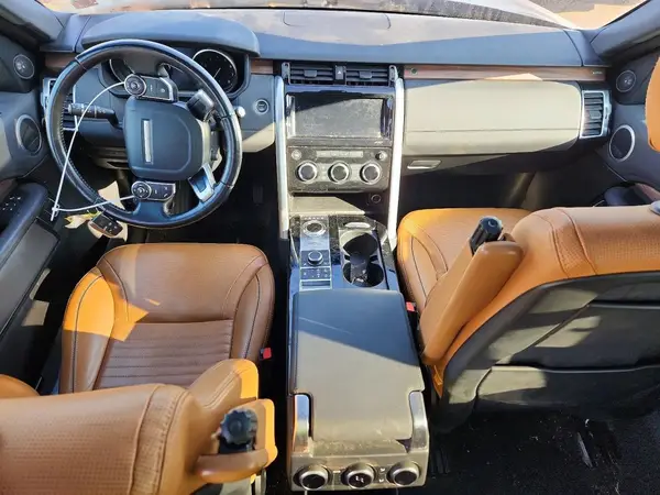 SALRRBBV3HA037401 2017 LAND ROVER DISCOVERY - Image 8