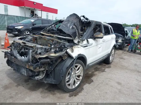 SALVR2BG1HH177714 2017 LAND ROVER RANGE ROVER EVOQUE - Image 2