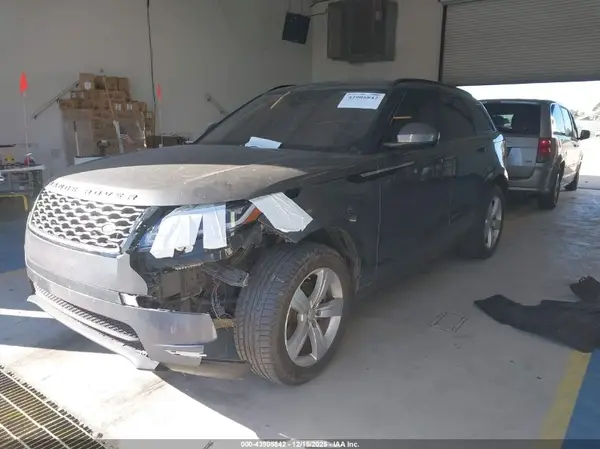 SALYB2RX3JA722818 2018 LAND ROVER RANGE ROVER VELAR - Image 2