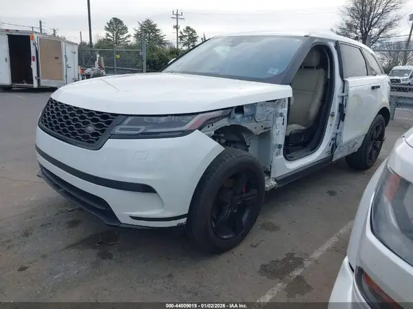 SALYB2RX8JA709160 2018 LAND ROVER RANGE ROVER VELAR - Image 2