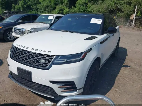 SALYL2RN8JA725788 2018 LAND ROVER RANGE ROVER VELAR - Image 2