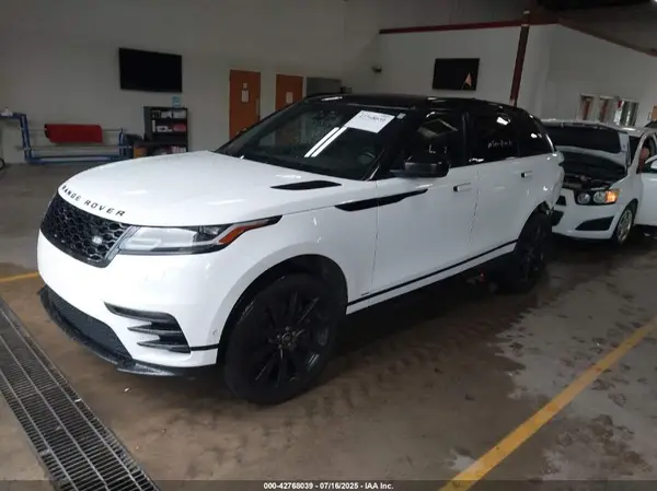 SALYL2RV2JA768216 2018 LAND ROVER RANGE ROVER VELAR - Image 2
