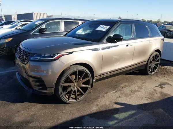 SALYL2RX5JA738970 2018 LAND ROVER RANGE ROVER VELAR - Image 2