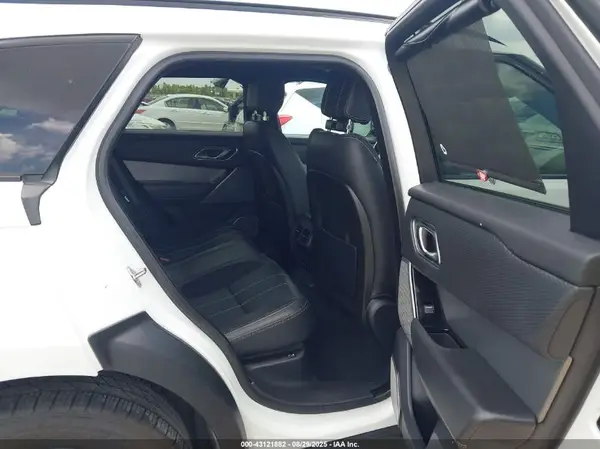 SALYL2RX7JA775969 2018 LAND ROVER RANGE ROVER VELAR - Image 8