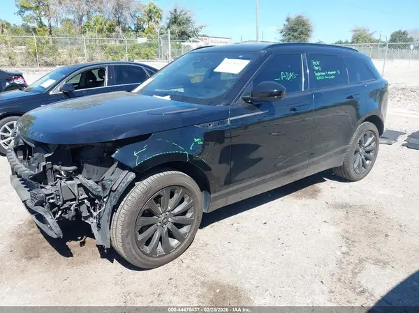 SALYL2RX8JA746996 2018 LAND ROVER RANGE ROVER VELAR - Image 2