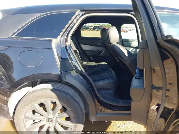 SALYL2RX9JA710878 2018 LAND ROVER RANGE ROVER VELAR - Image 8