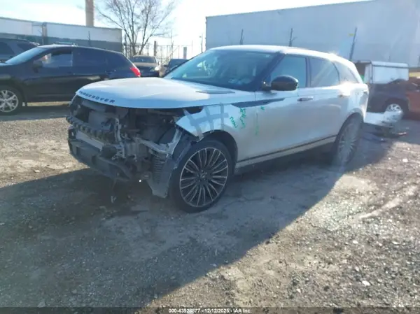 SALYM2RX7JA715607 2018 LAND ROVER RANGE ROVER VELAR - Image 2