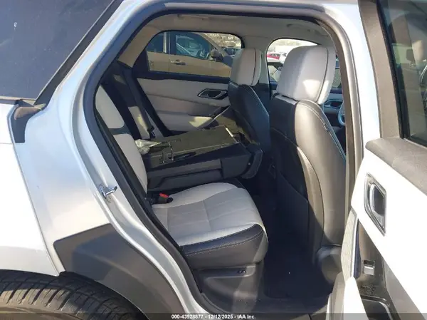 SALYM2RX7JA715607 2018 LAND ROVER RANGE ROVER VELAR - Image 8