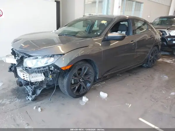 SHHFK7H40JU215058 2018 HONDA CIVIC - Image 2
