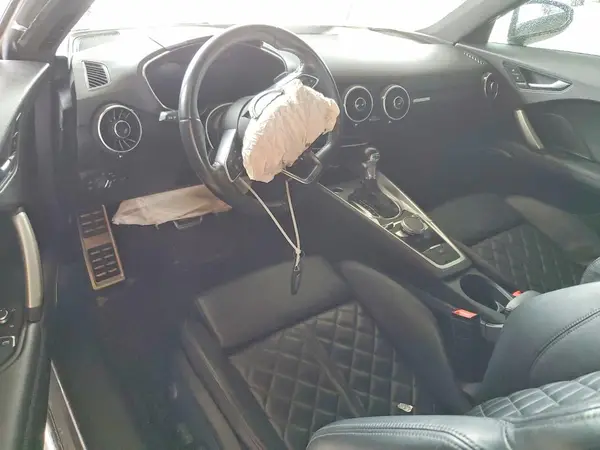 TRUC5AFV5H1002555 2017 AUDI TT - Image 8